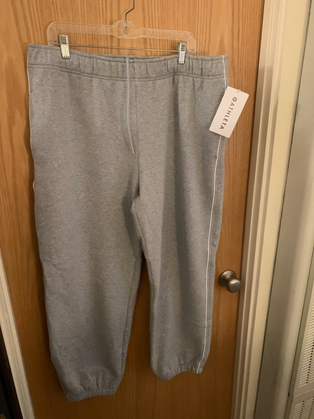 NWT SZ XL Athleta Women’s Light Gray “Forever Fleece” Jogger with White Trim